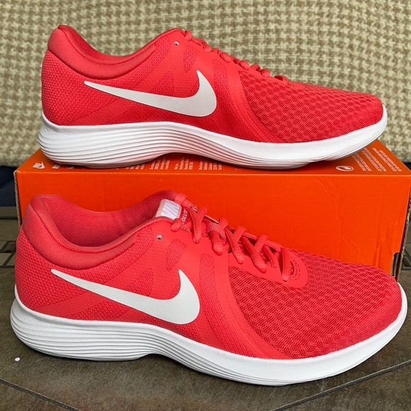 Nike Shoes - Nike Revolution 4 WIDE WMNS